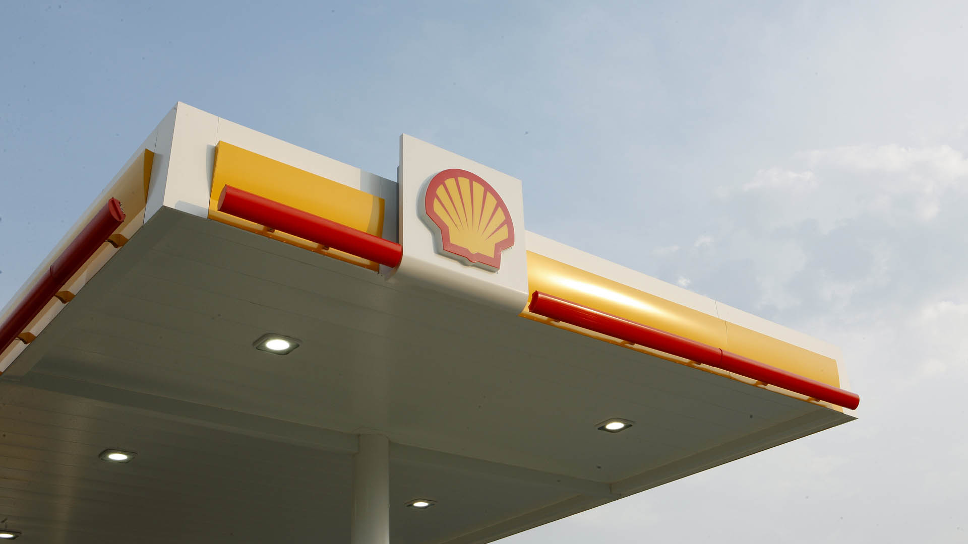 Weaker Shells Shell’s 2024 profit declines amid weaker oil and gas prices - UAE ...